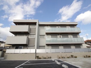 ラルース甲子園の物件外観写真